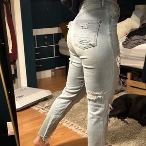 AE HIGHEST RISE MOM JEAN